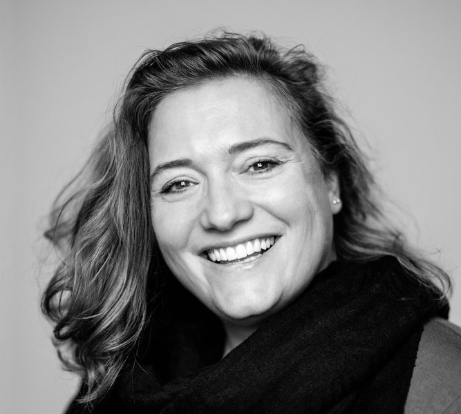 Claire-5949 ZW LR vierkant